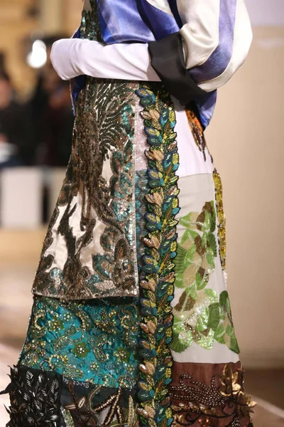 Look 60
